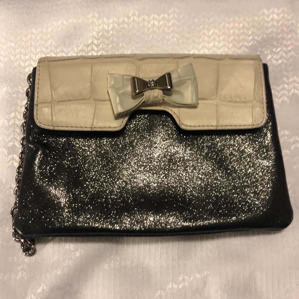 EUC Henri Bendel Ivory/Black Metallic Wristlet